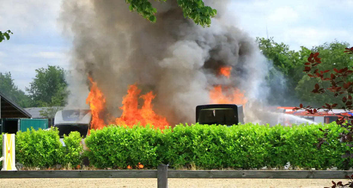 Ontploffingen bij brand in trailers - Foto 1