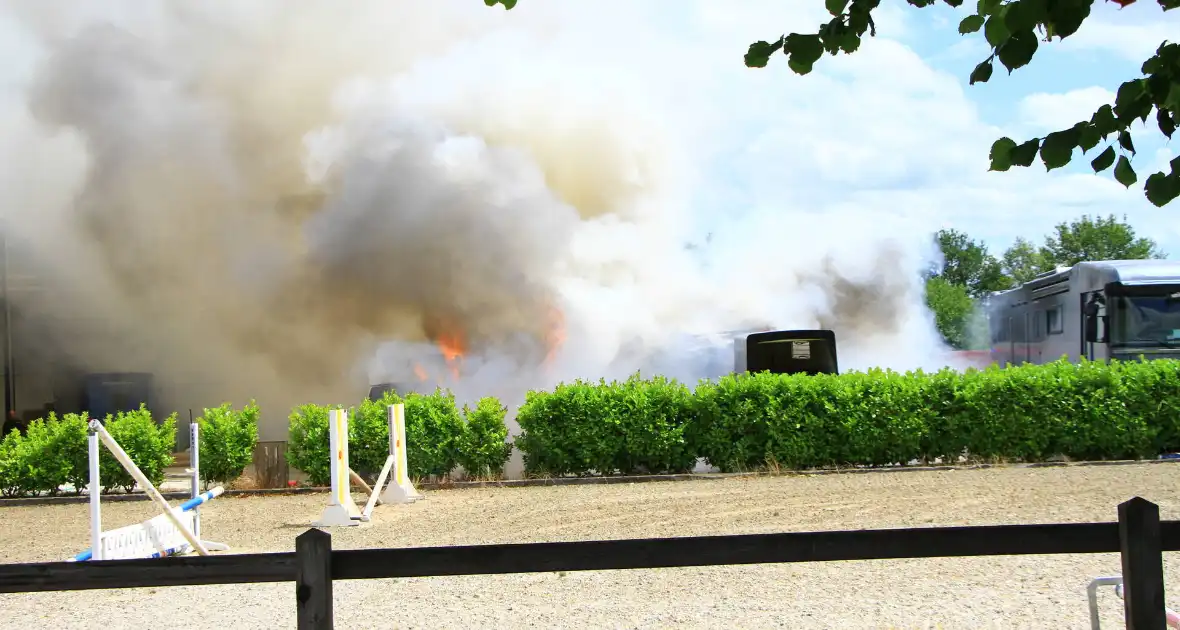 Ontploffingen bij brand in trailers - Foto 4