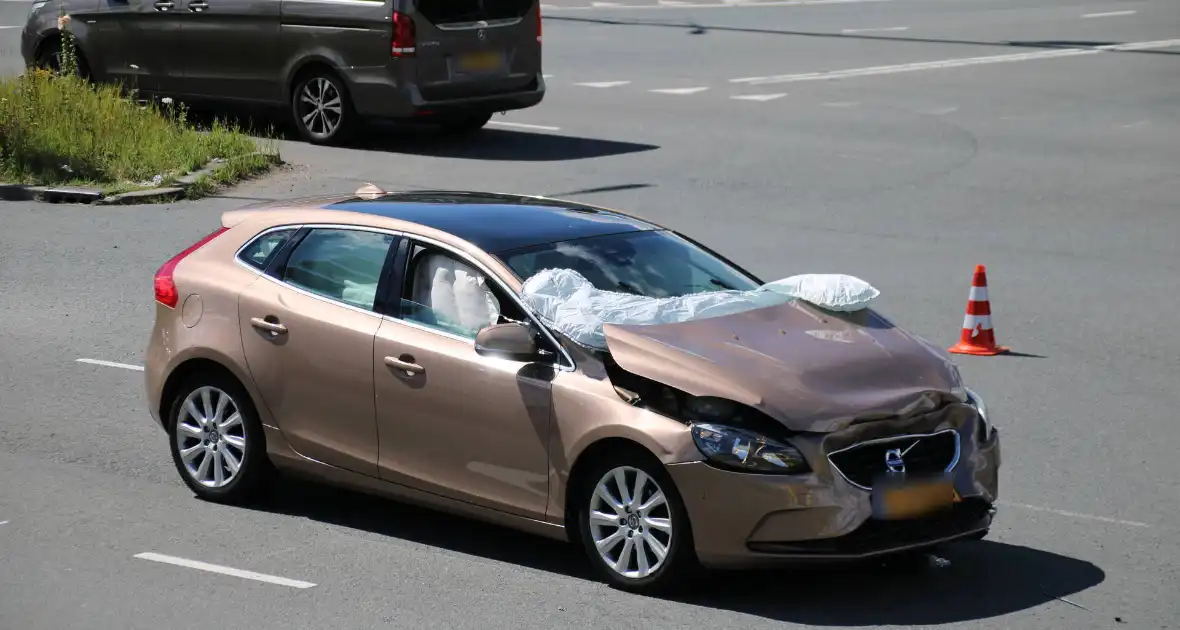 Airbags klappen uit na ongeval - Foto 4