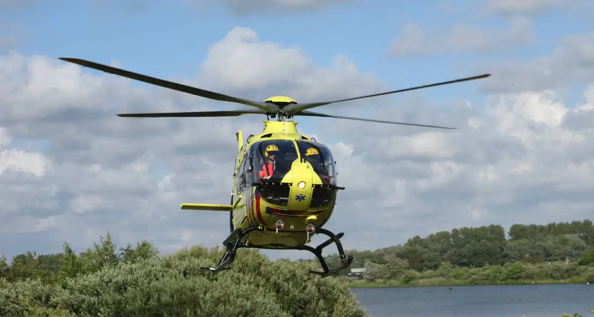 Traumahelikopter landt voor medisch incident - Foto 6