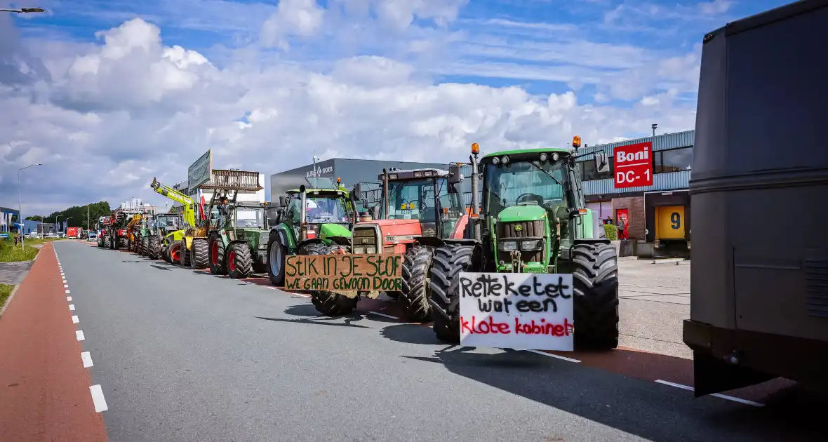 Boeren blokkeren distributiecentrum Boni - Foto 14