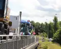 Truckers en boeren protesteren op viaduct