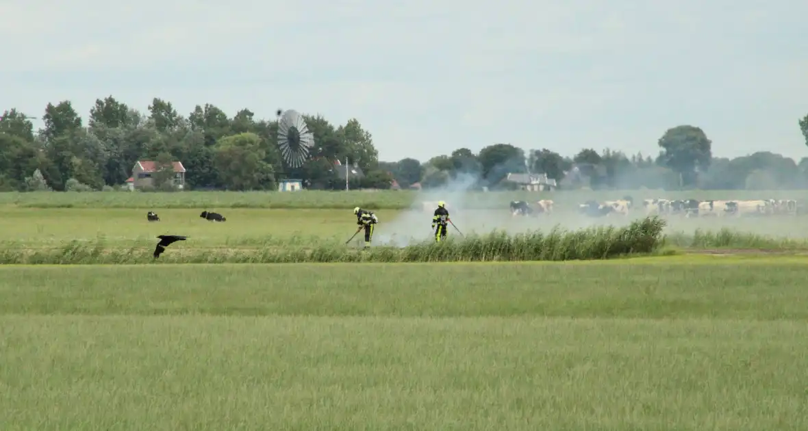 Brand langs sloot op boerenland - Foto 1