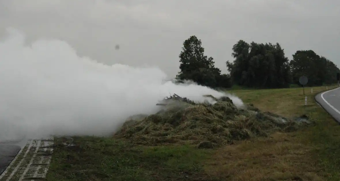 Rookontwikkeling vanwege brand in hooibalen - Foto 3