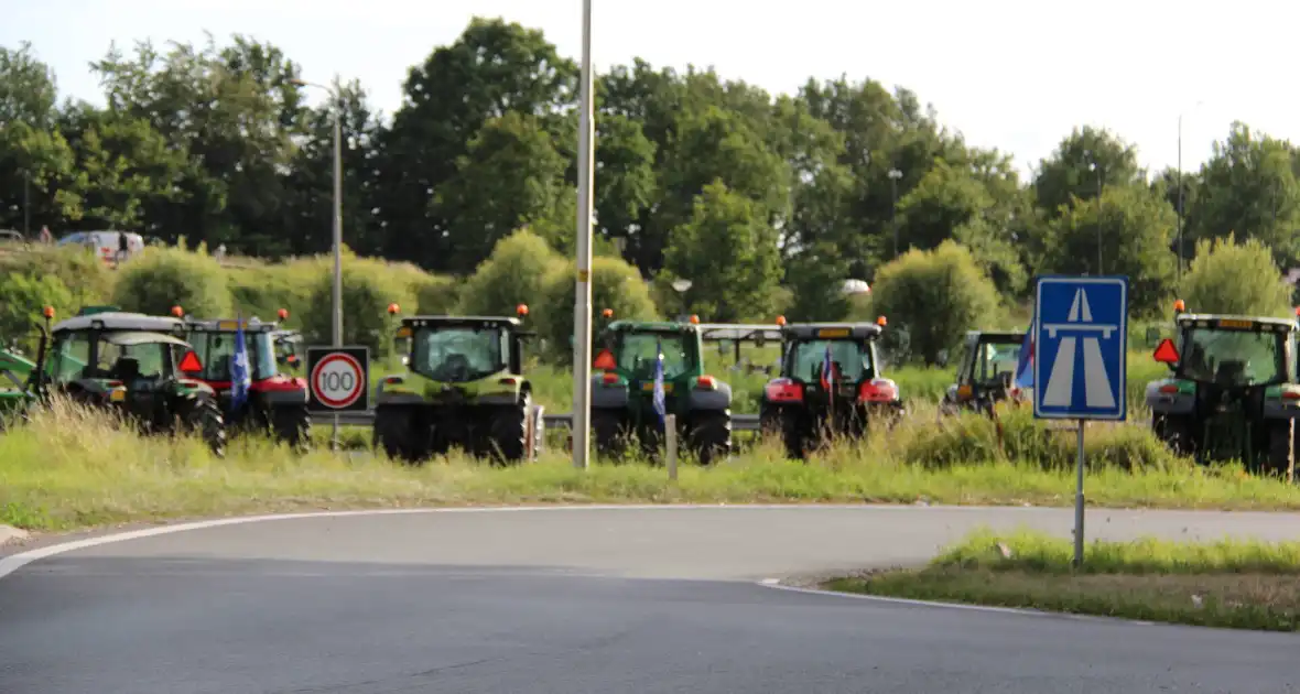 Boeren houden vreedzaam protest bij A27 - Foto 3