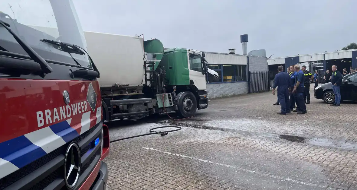 Vrachtwagen vat vlam