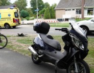 Motorrijder gewond bij botsing met personenauto