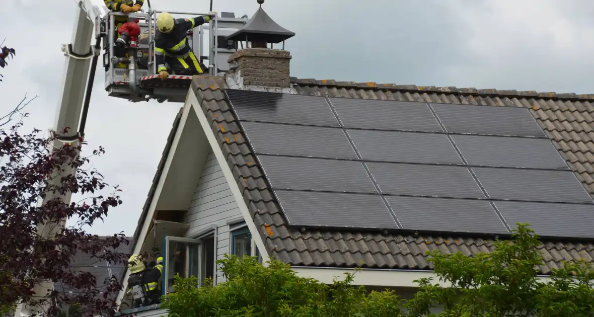 Brand in dak van woning - Foto 3