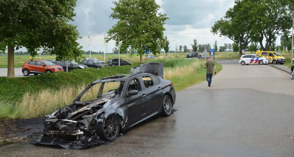 BMW volledig uitgebrand - Foto 3