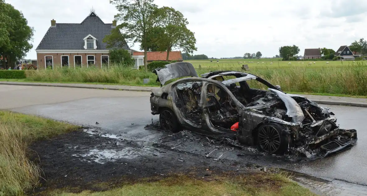 BMW volledig uitgebrand - Foto 7