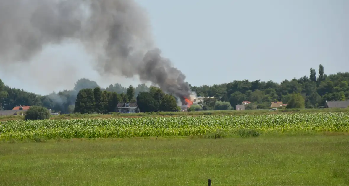 Boerderij volledig in brand