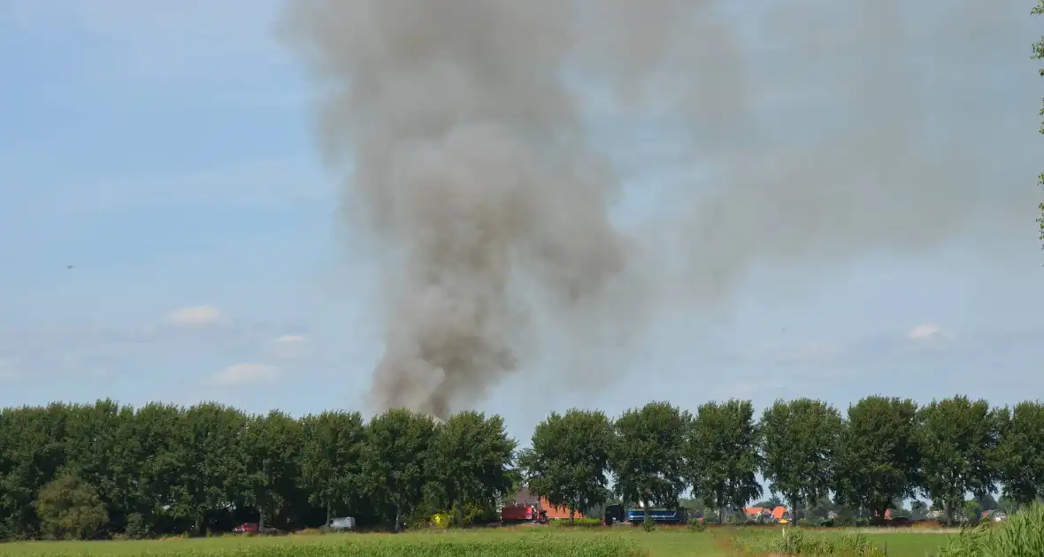 Boerderij volledig in brand - Foto 4