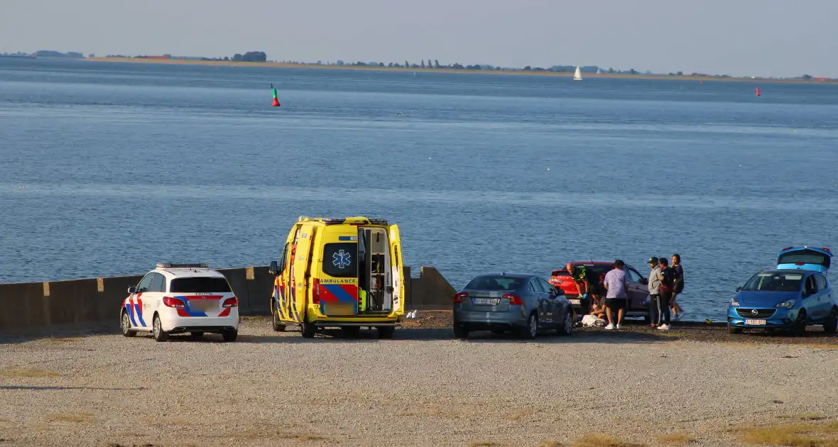 Persoon vast tussen twee voertuigen - Foto 1